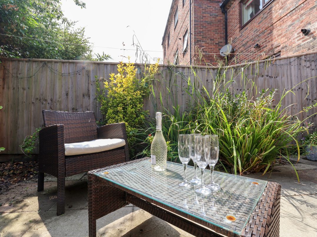 17 Fewster Way