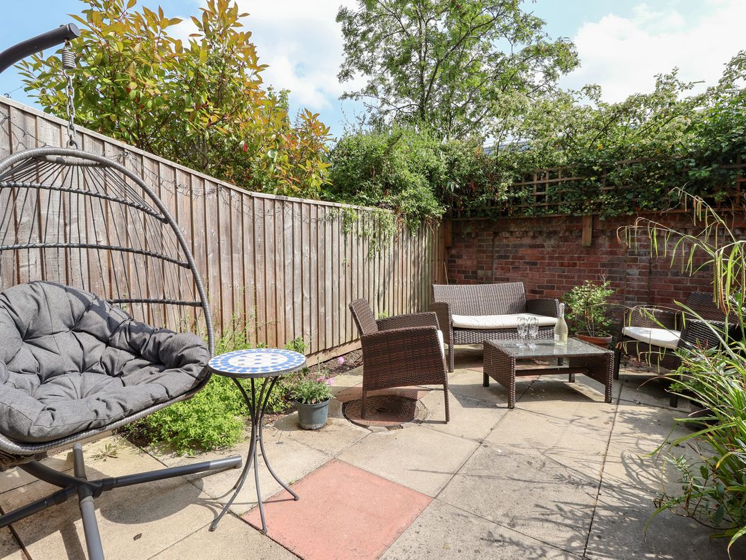 17 Fewster Way