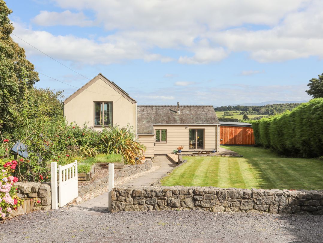 Ty Arwen, Dulas - Sleeps 8 guests