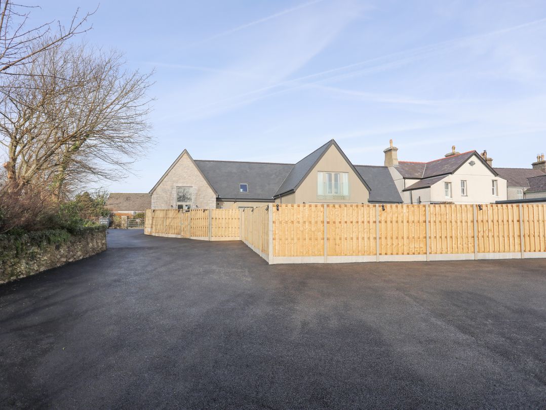 Ysgol Fach (Little School)