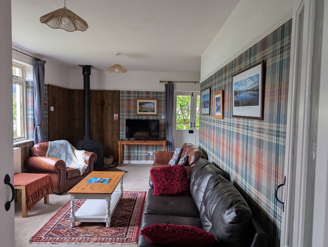 A living room with a sofa and TV at Callart View in Glencoe