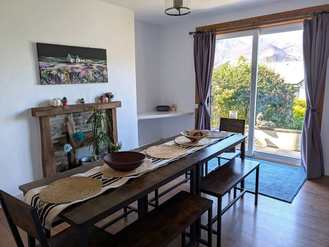 A dining room with a table and chairs at Callart View in Glencoe