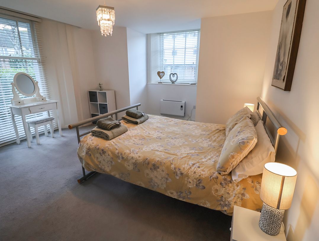 Stylish Central Ipswich Apartment Near the Waterfront with Parking