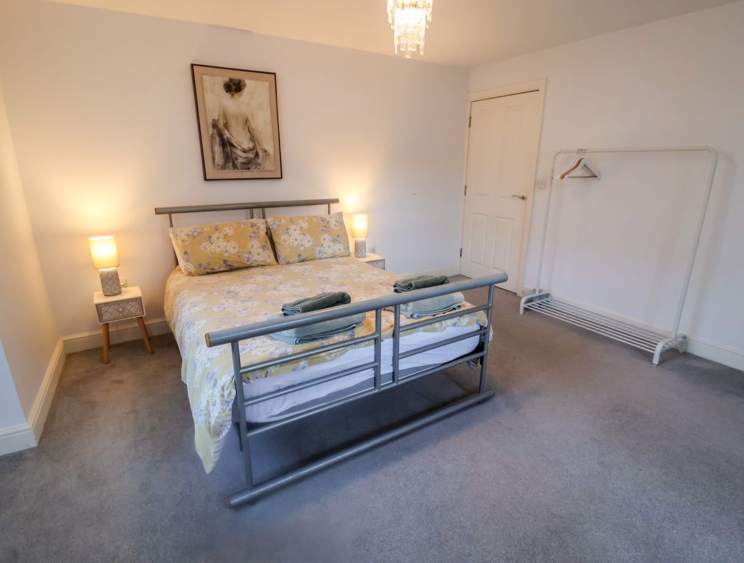 Stylish Central Ipswich Apartment Near the Waterfront with Parking