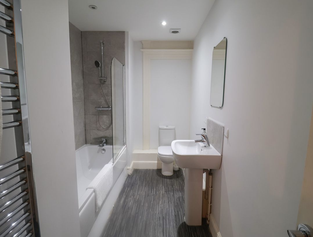 Stylish Central Ipswich Apartment Near the Waterfront with Parking