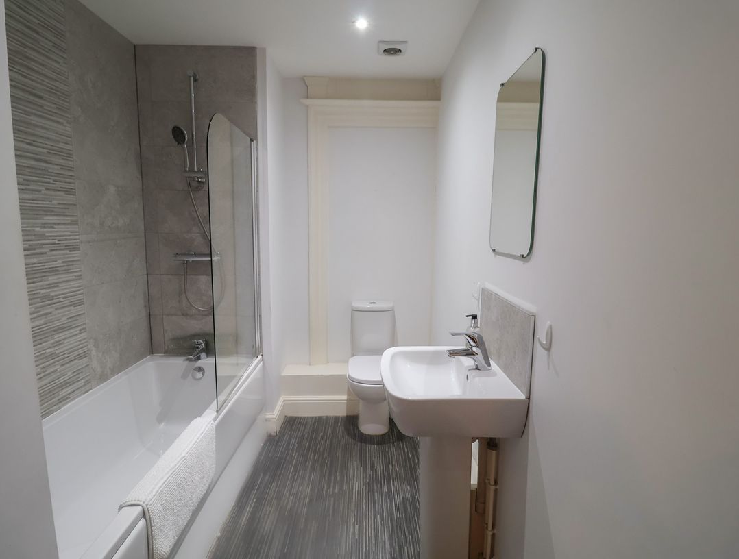 Stylish Central Ipswich Apartment Near the Waterfront with Parking