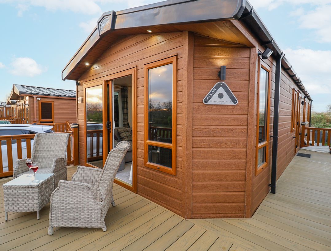 Lakeside Lodge with Hot Tub