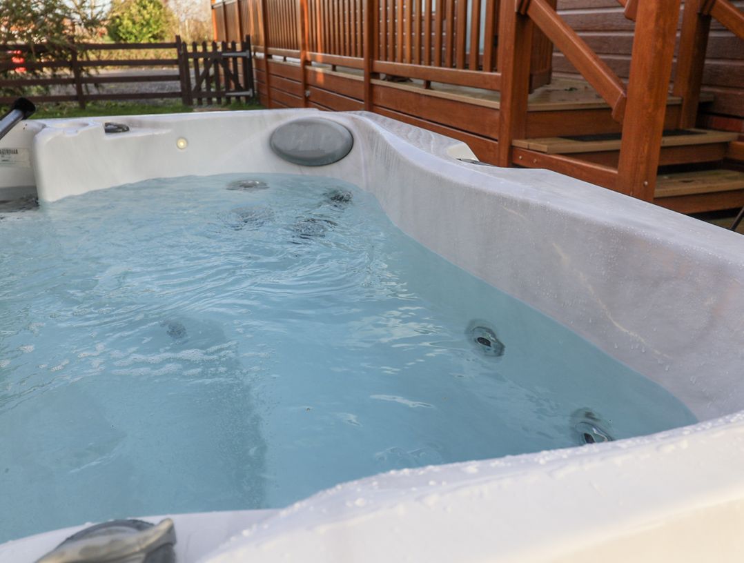Fern Lodge with Hot Tub