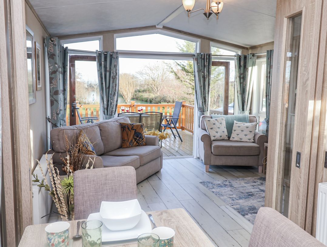 Fern Lodge with Hot Tub