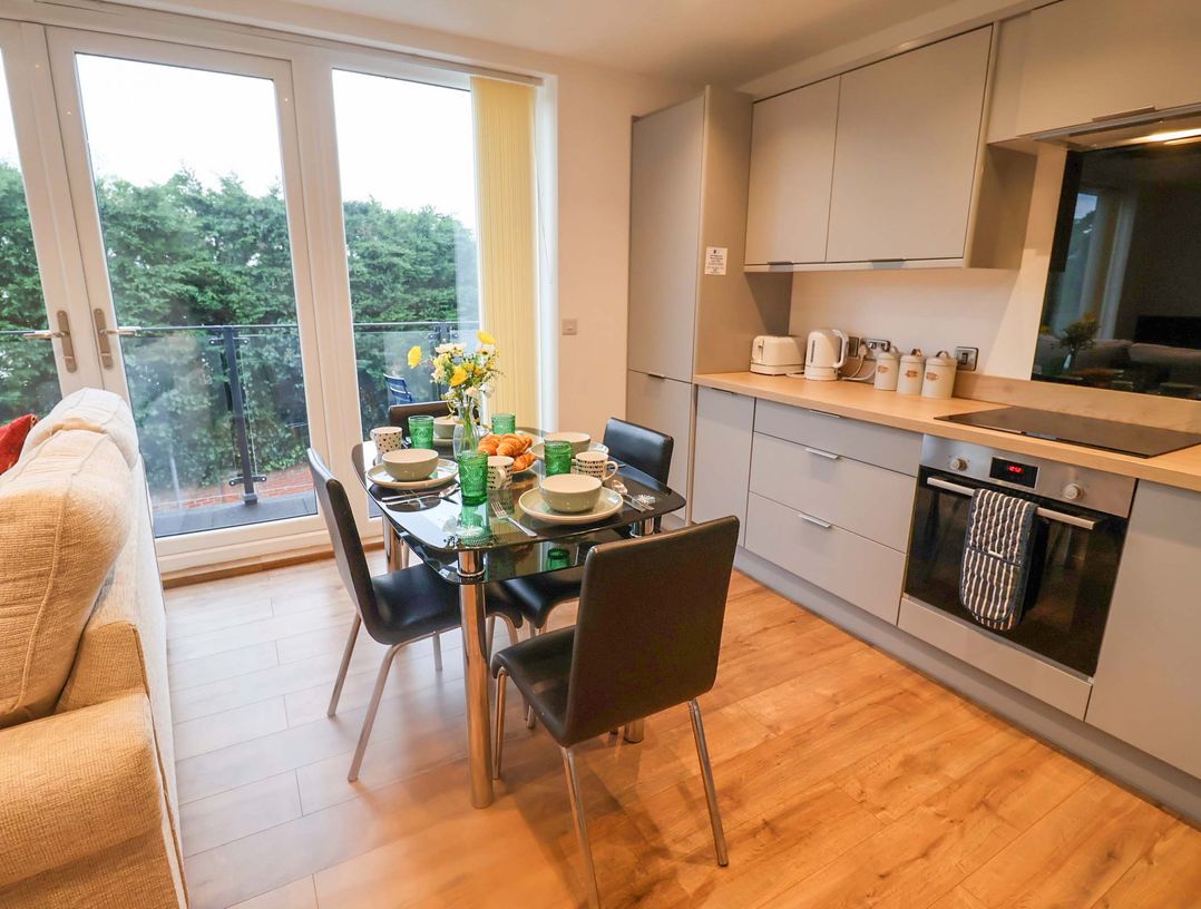 Stylish Felixstowe Apartment with Fabulous Sea Views