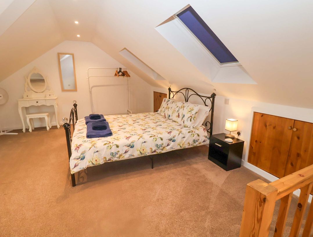 Stylish Felixstowe Apartment with Fabulous Sea Views