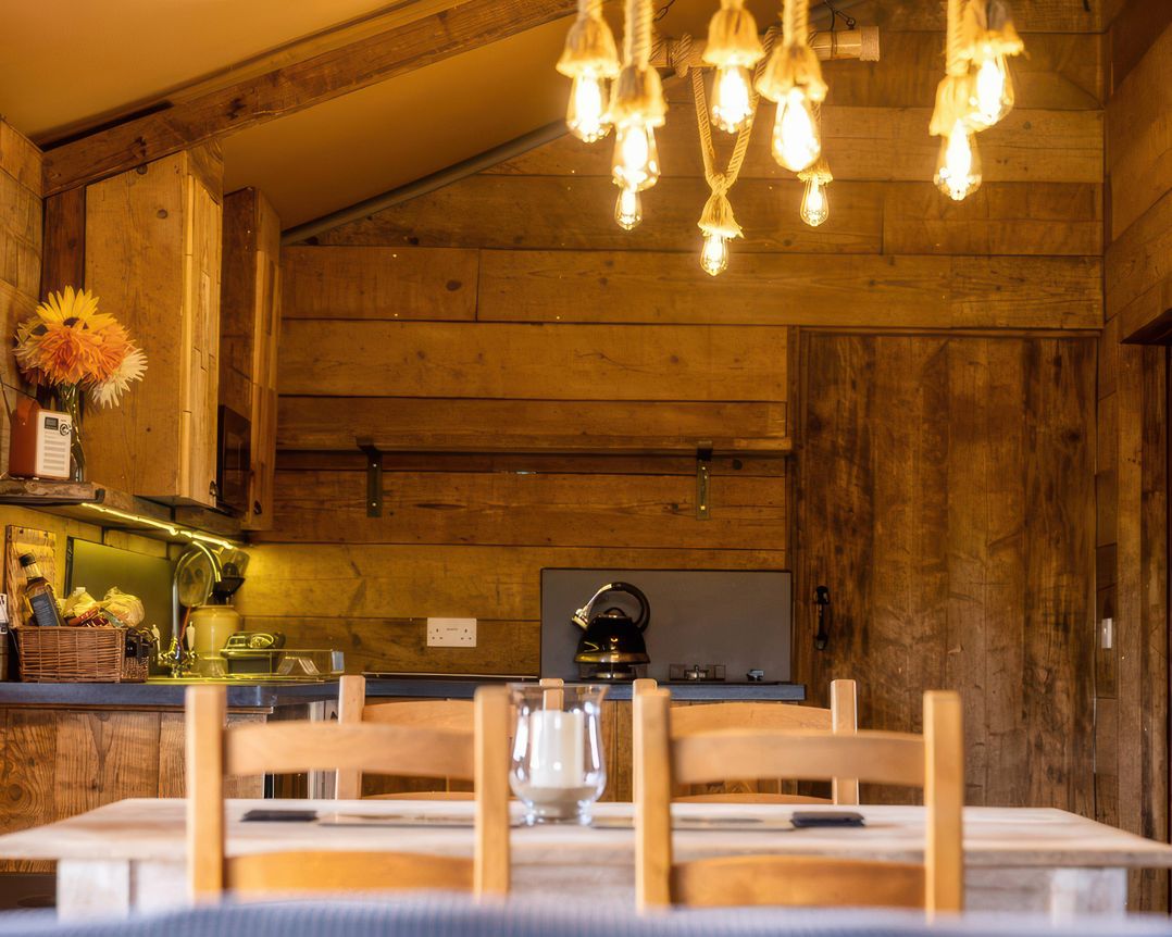 Luxury Safari Lodge Sleeps 4/6 Deer Park Dogs Ok
