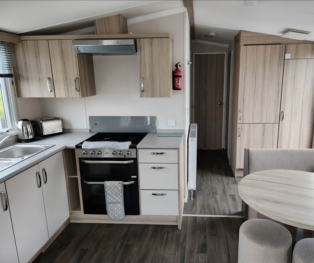 Beverley bay 2-Bed Caravan, Sleeps 6, Pet Friendly