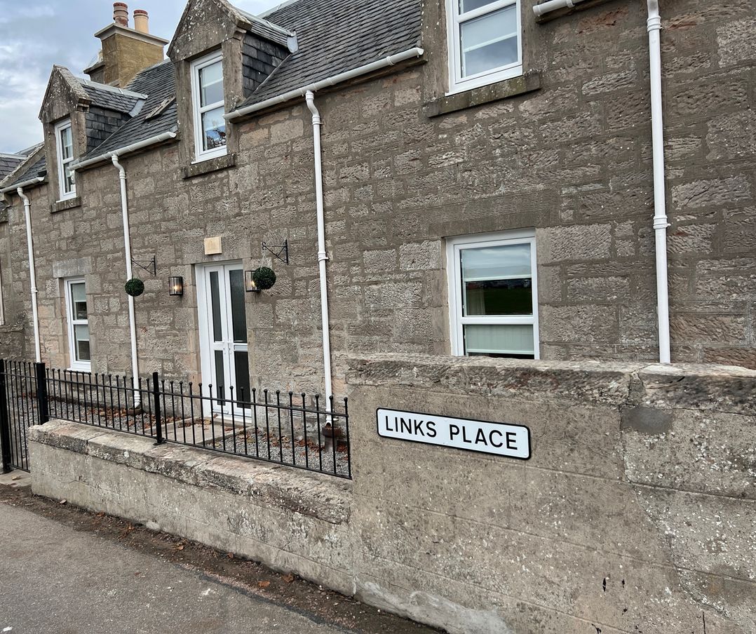 1 Links Place