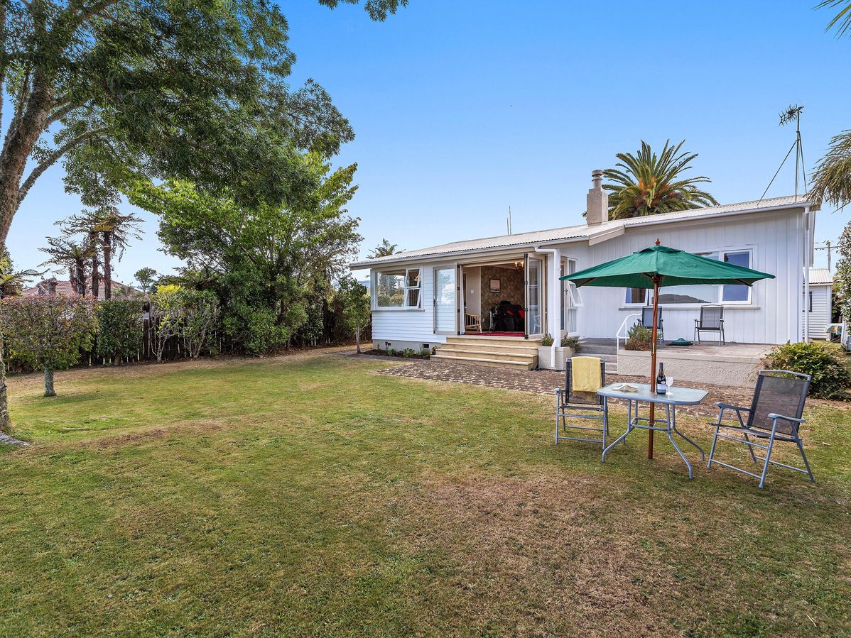 Lake Shores Cottage Hannahs Bay Holiday Home Bachcare Nz