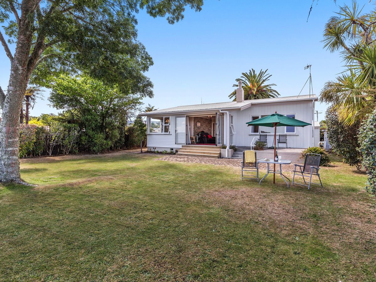 Lake Shores Cottage Hannahs Bay Holiday Home Bachcare Nz