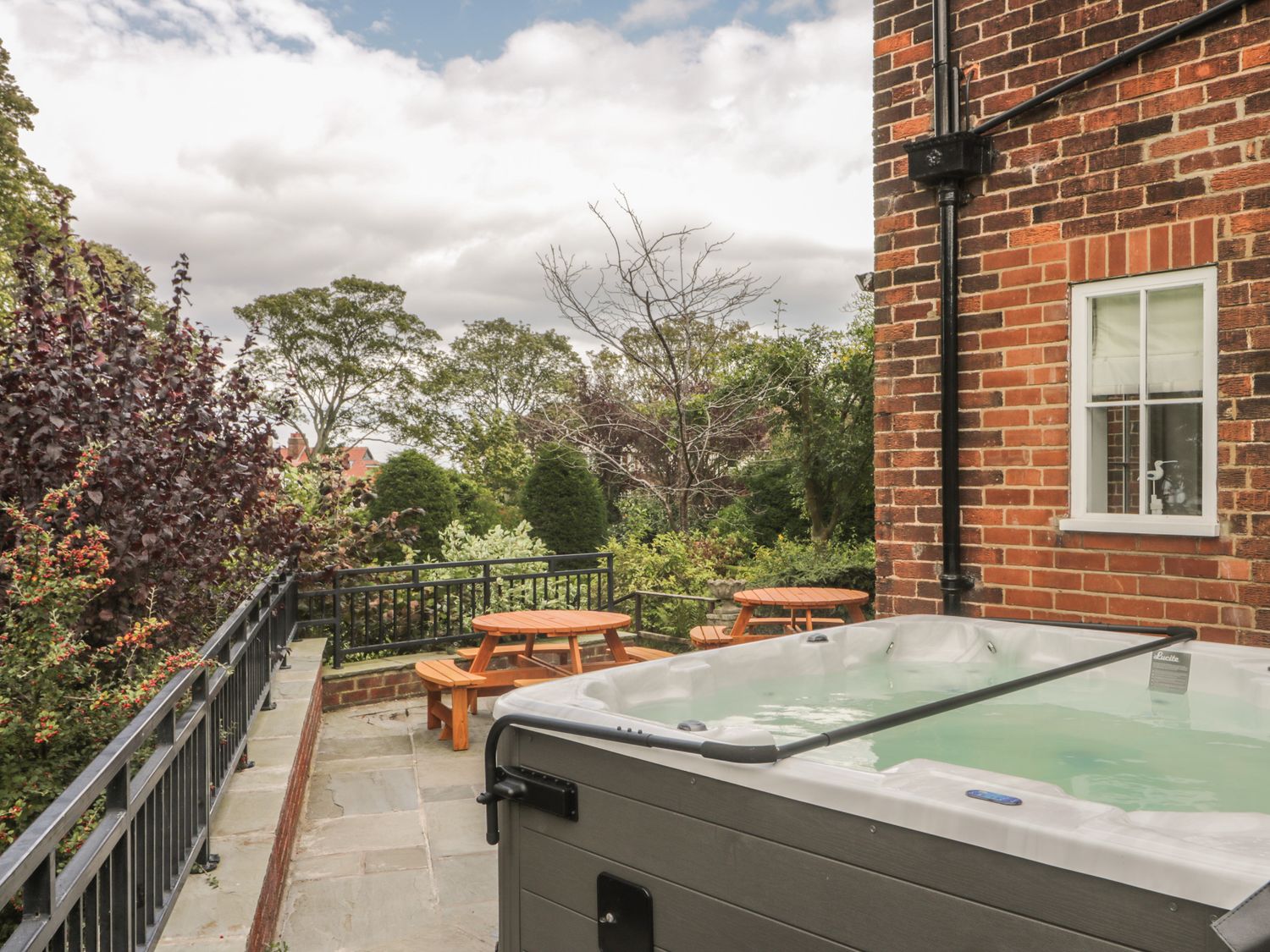 The Manor House Scarborough ( Ref 1000748 ) Holiday property for 17 guests in Scarborough