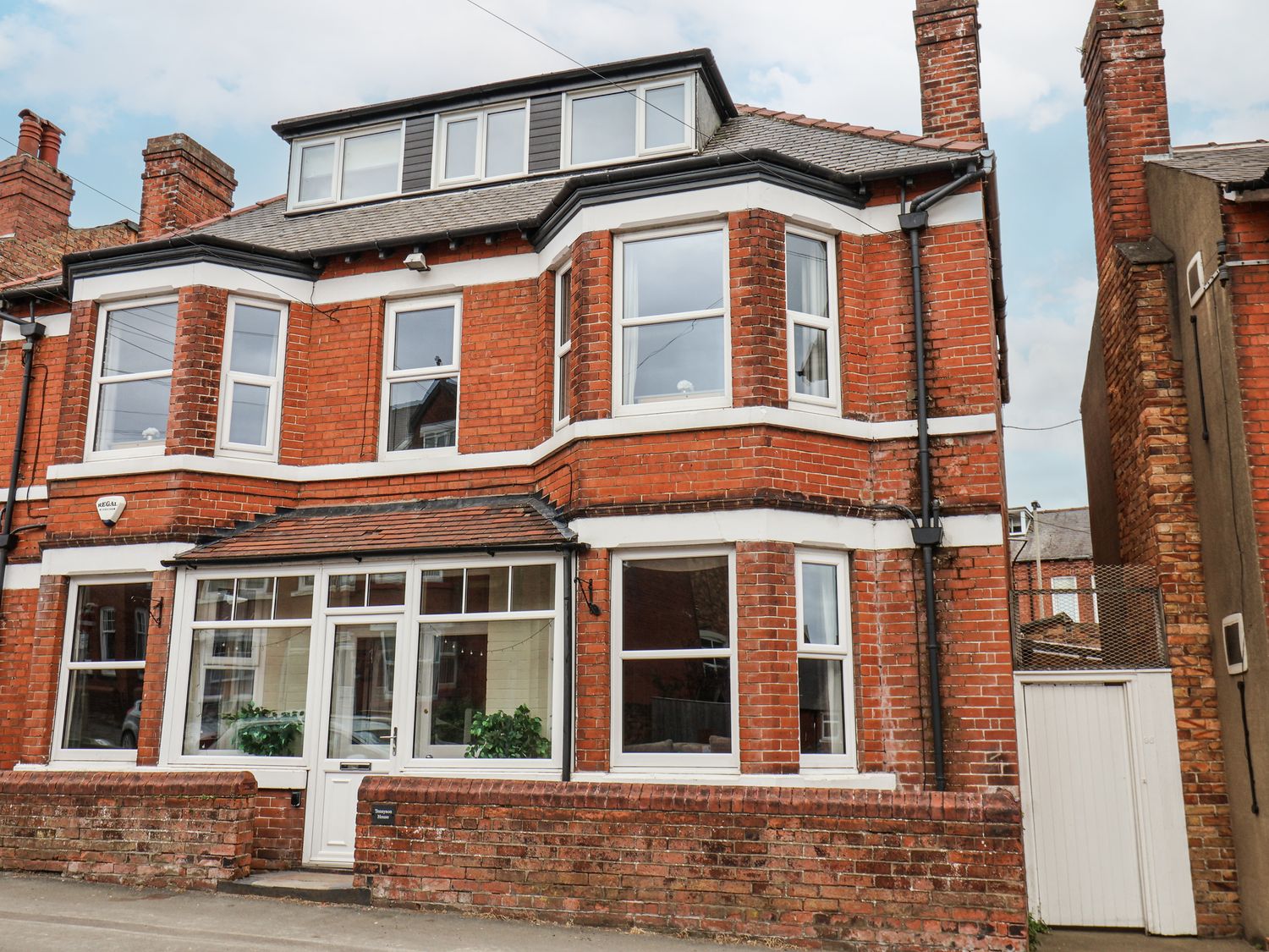 94 Tennyson Avenue, Scarborough
