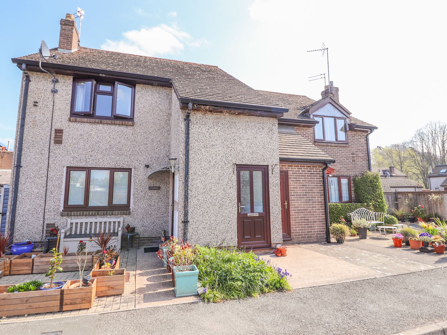 2 Maes Ffynnon, Denbighshire