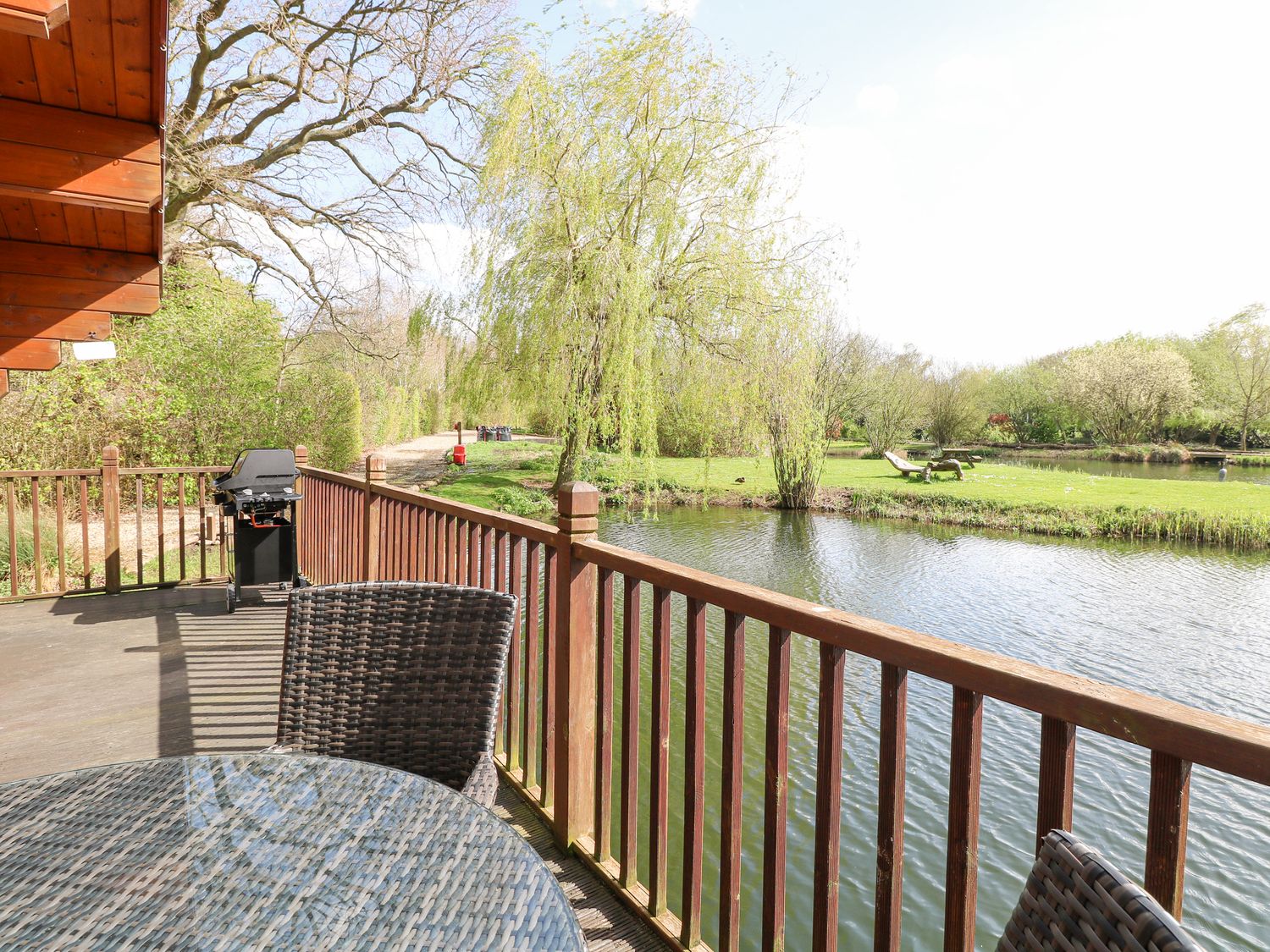 Heron Lodge, is in Badwell Ash, Suffolk. Lake views. Decking with hot tub and barbecue. Adults only.