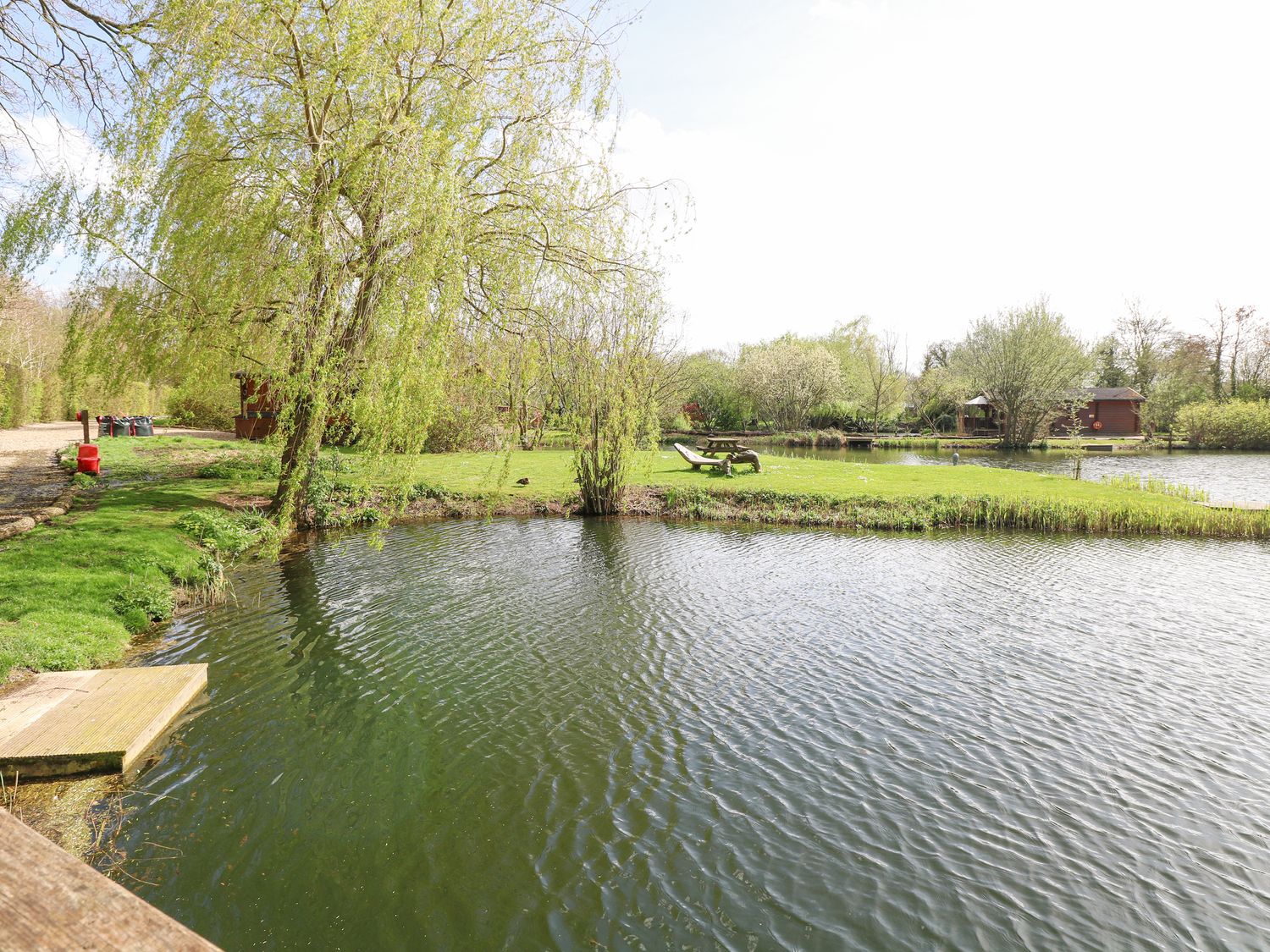 Heron Lodge, is in Badwell Ash, Suffolk. Lake views. Decking with hot tub and barbecue. Adults only.