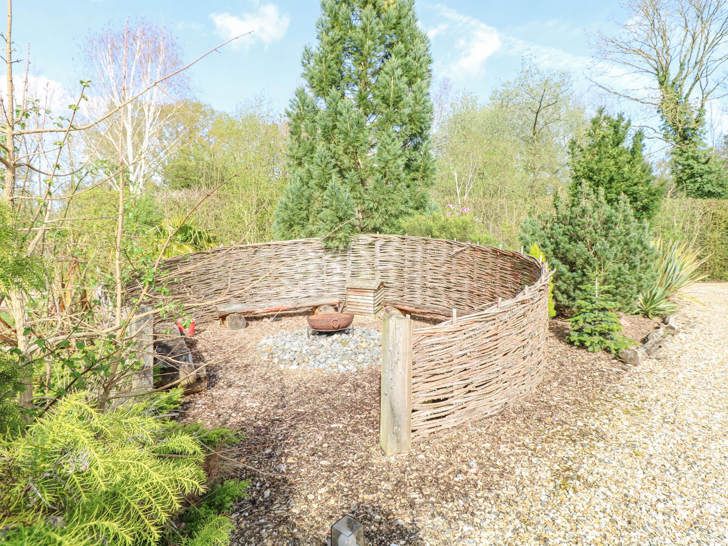 Heron Lodge, is in Badwell Ash, Suffolk. Lake views. Decking with hot tub and barbecue. Adults only.