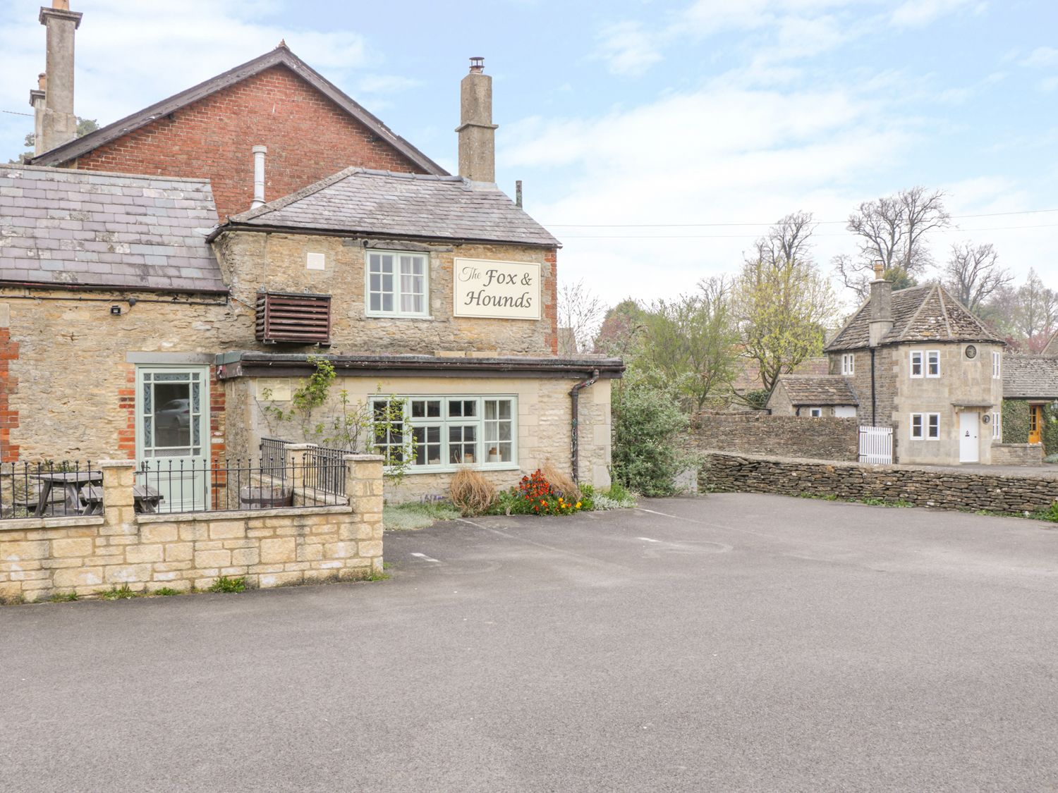 Pike Cottage, Cotswolds South Gloucestershire England Cottages