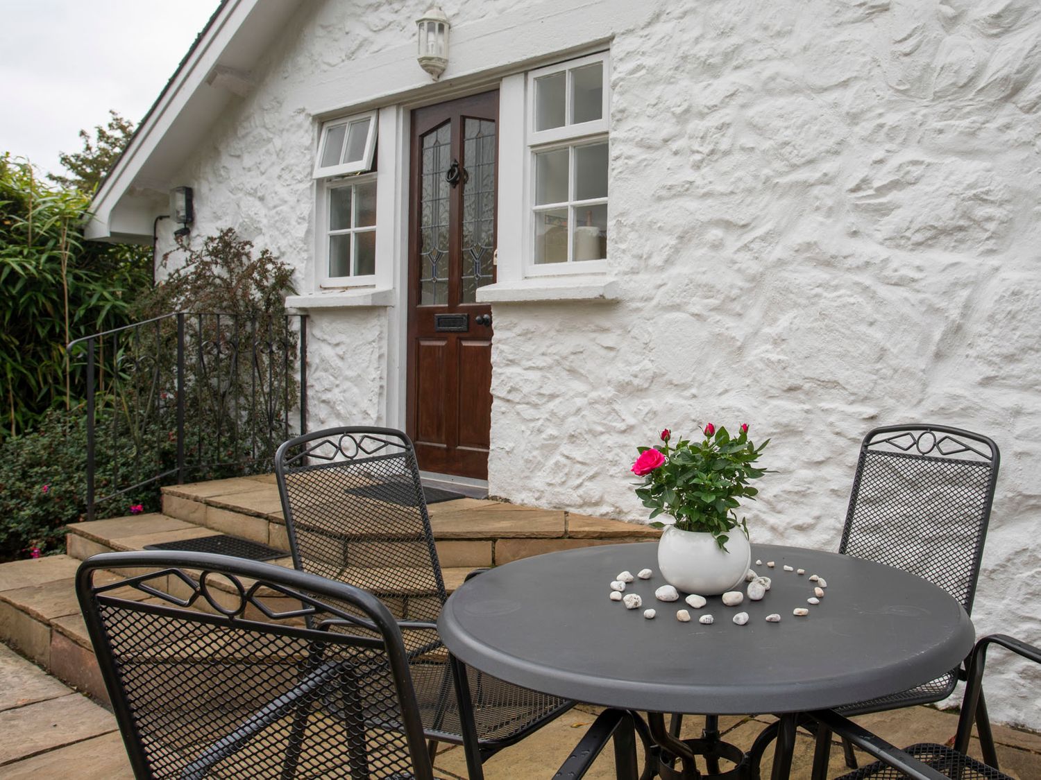 Bwthyn At Brynhyfryd, Rhosfawr