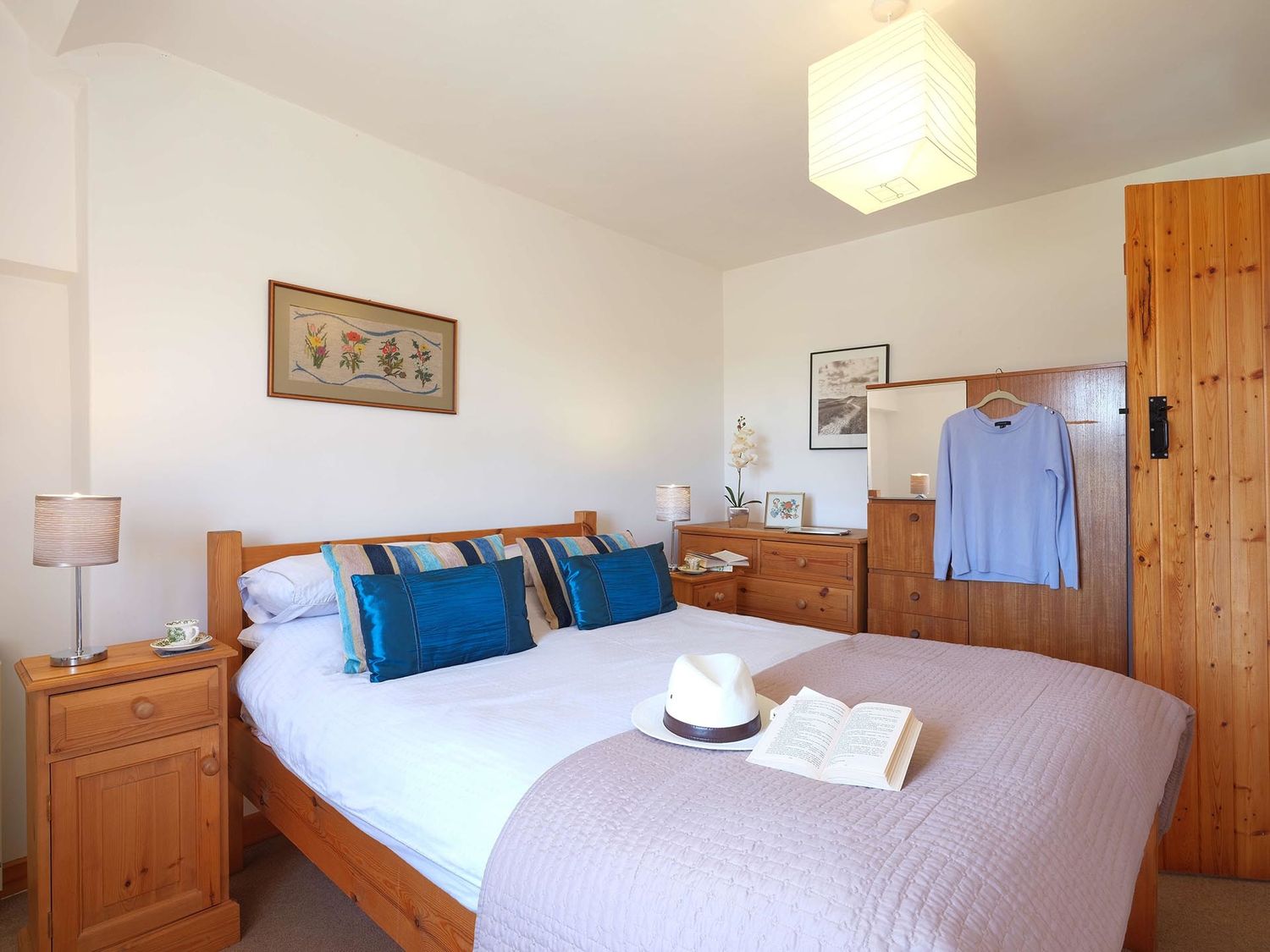 Cae Person, Llangoed