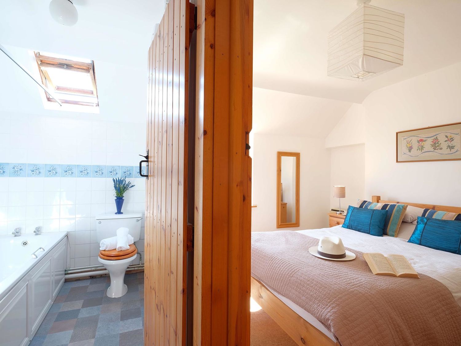 Cae Person, Llangoed