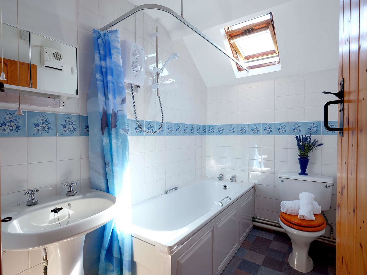 Cae Person, Llangoed