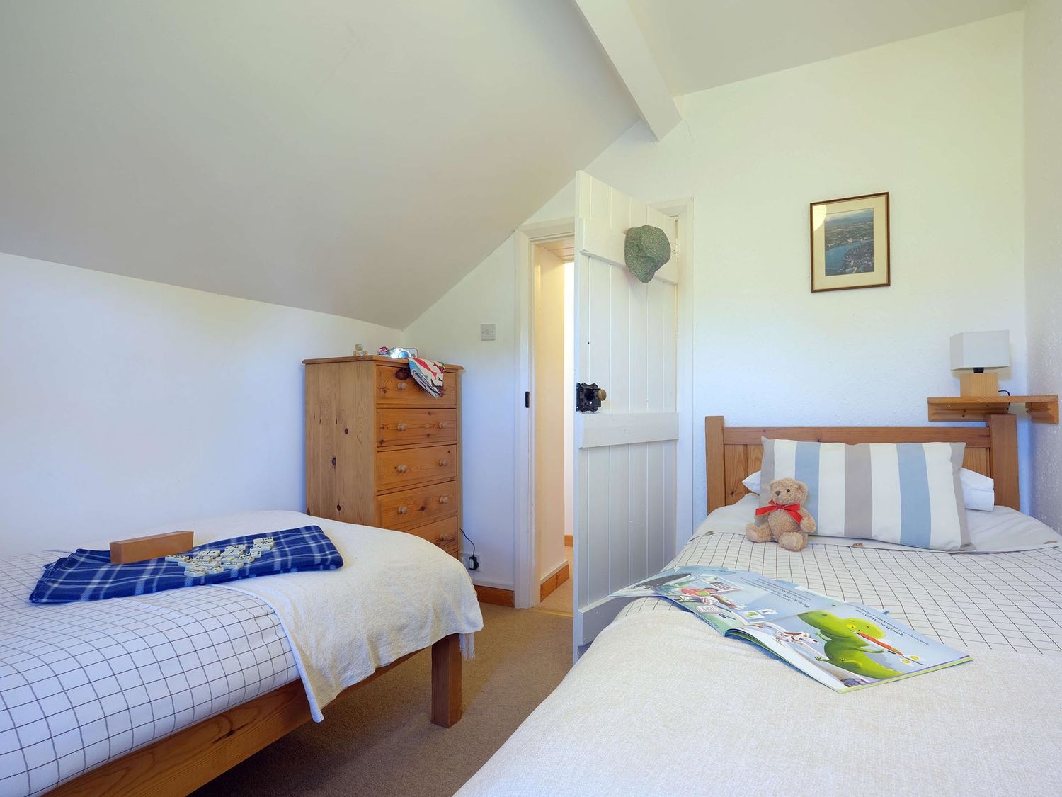 Cae Person, Llangoed