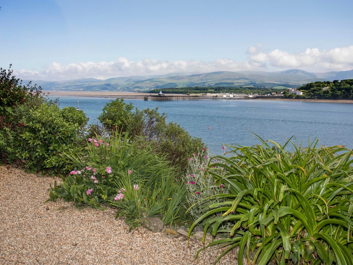 Glan Dwr, Glyn Garth Isle of Anglesey Wales Cottages For Couples