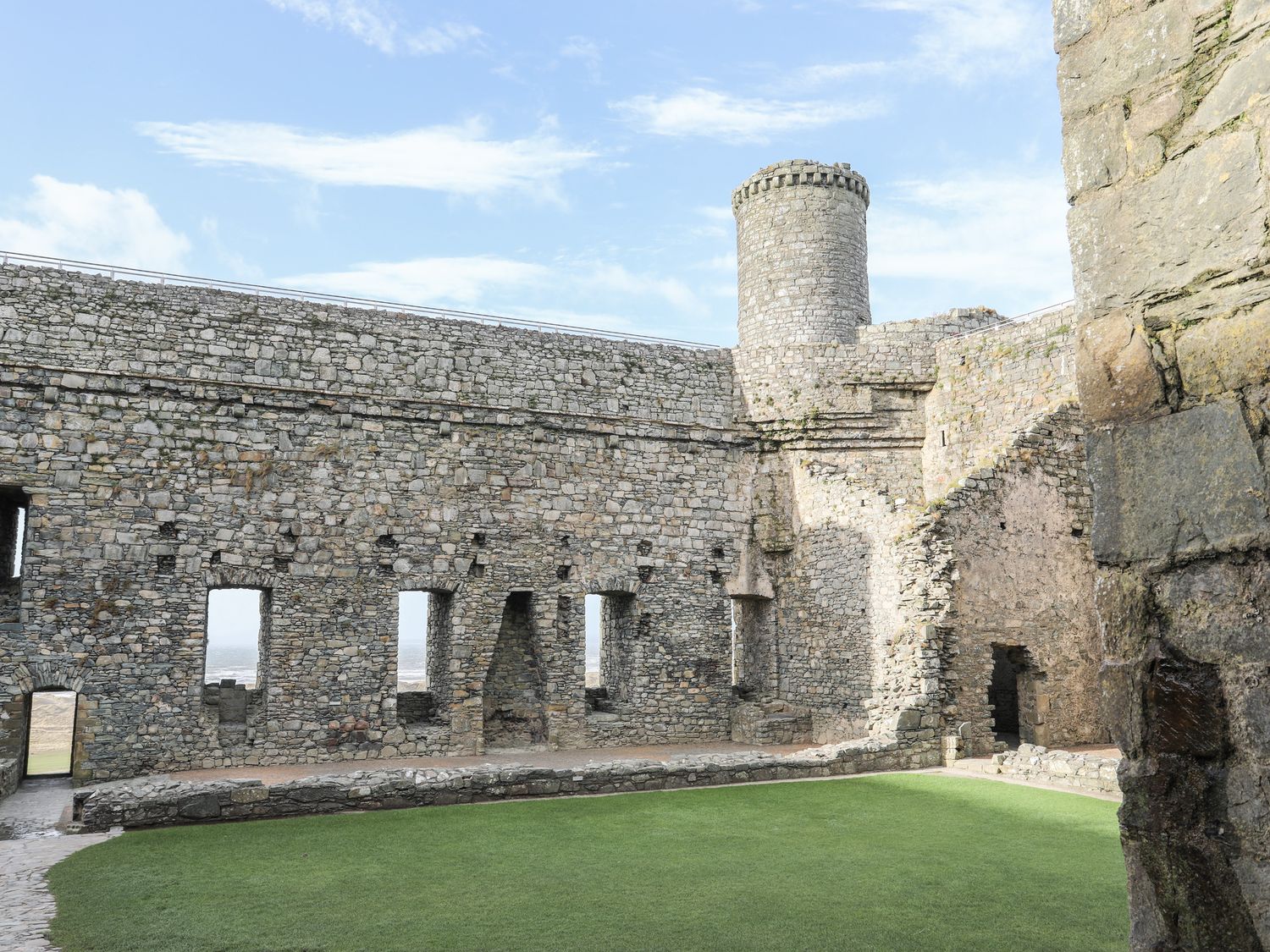 Harlech 3 - Efnisien, Harlech