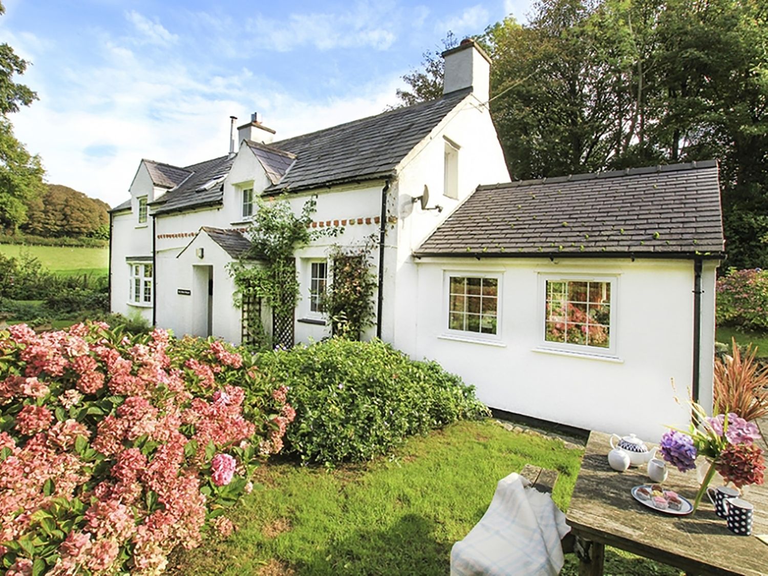 Hen Felin, Bodedern Isle of Anglesey Wales Cottages For Couples