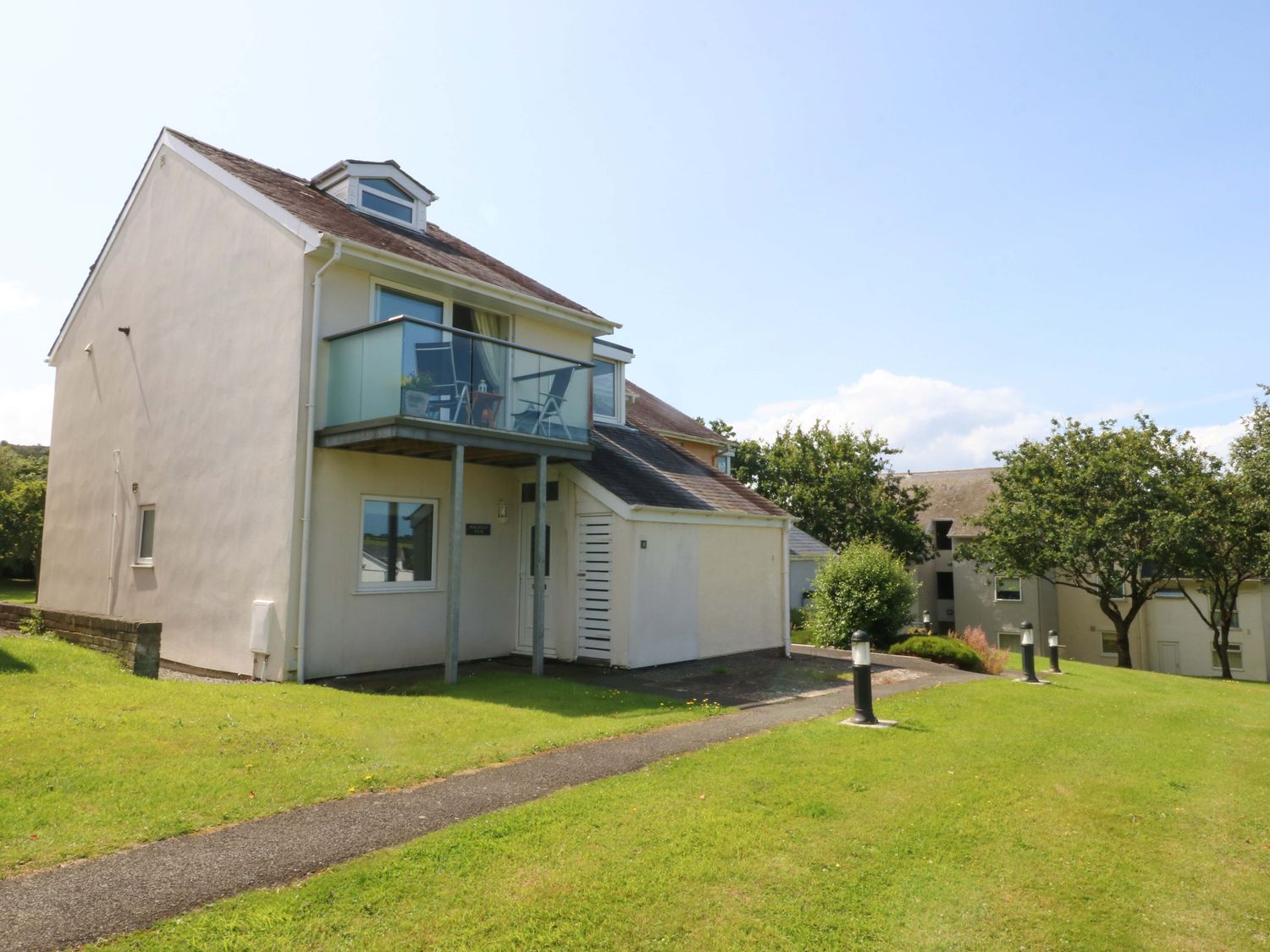 Machlud Ynys, Y Felinheli