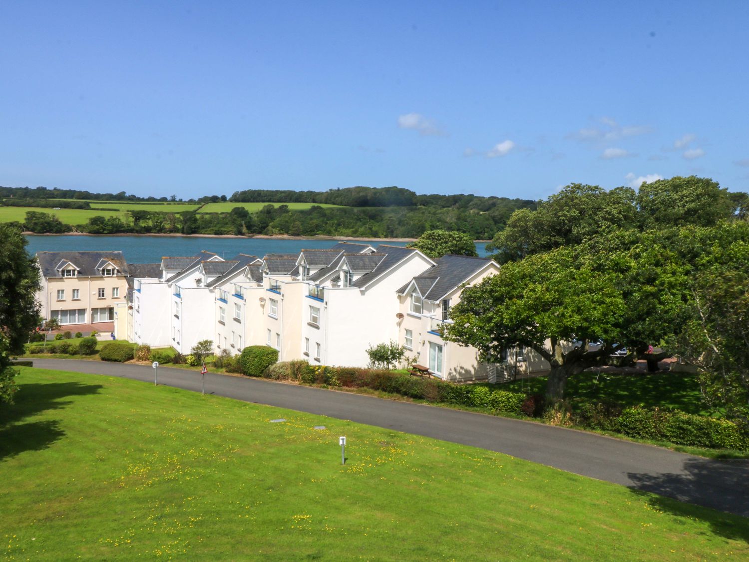 Machlud Ynys, Y Felinheli