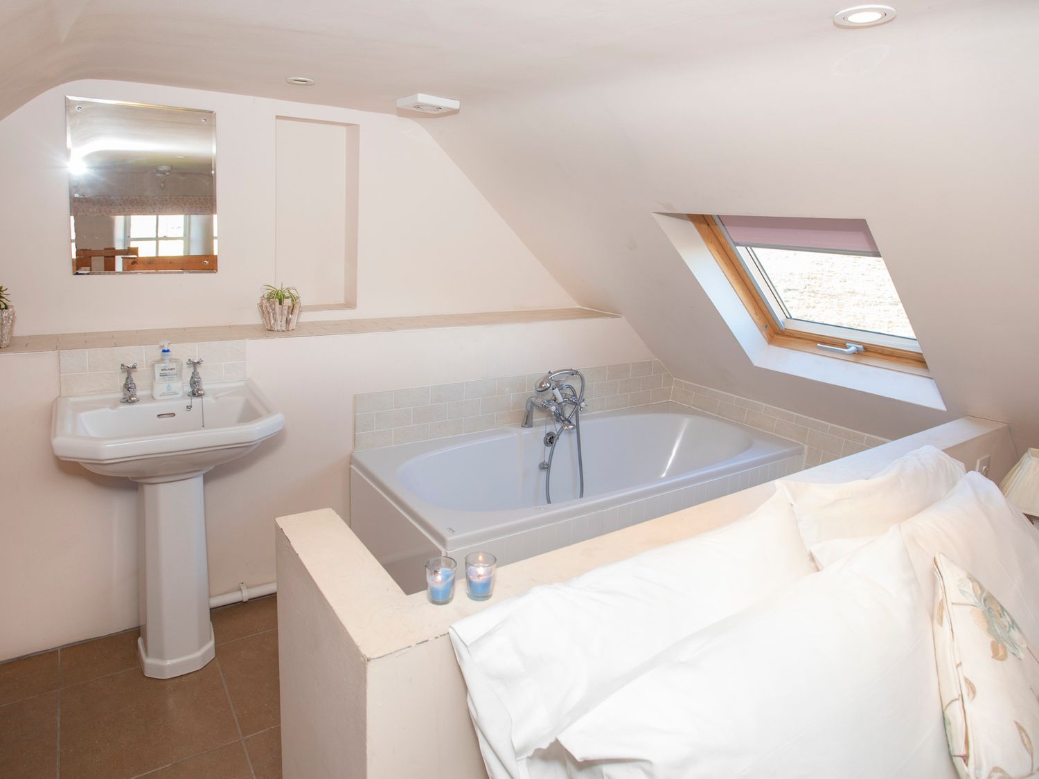 Plas Bach, Rhoscolyn