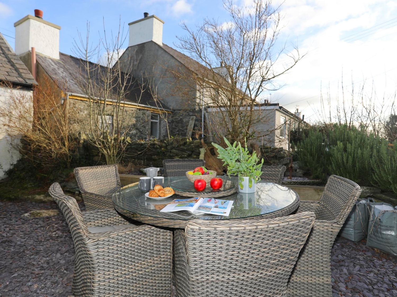 Tyn Cae Elim, Llanddeusant Isle of Anglesey Wales Cottages For