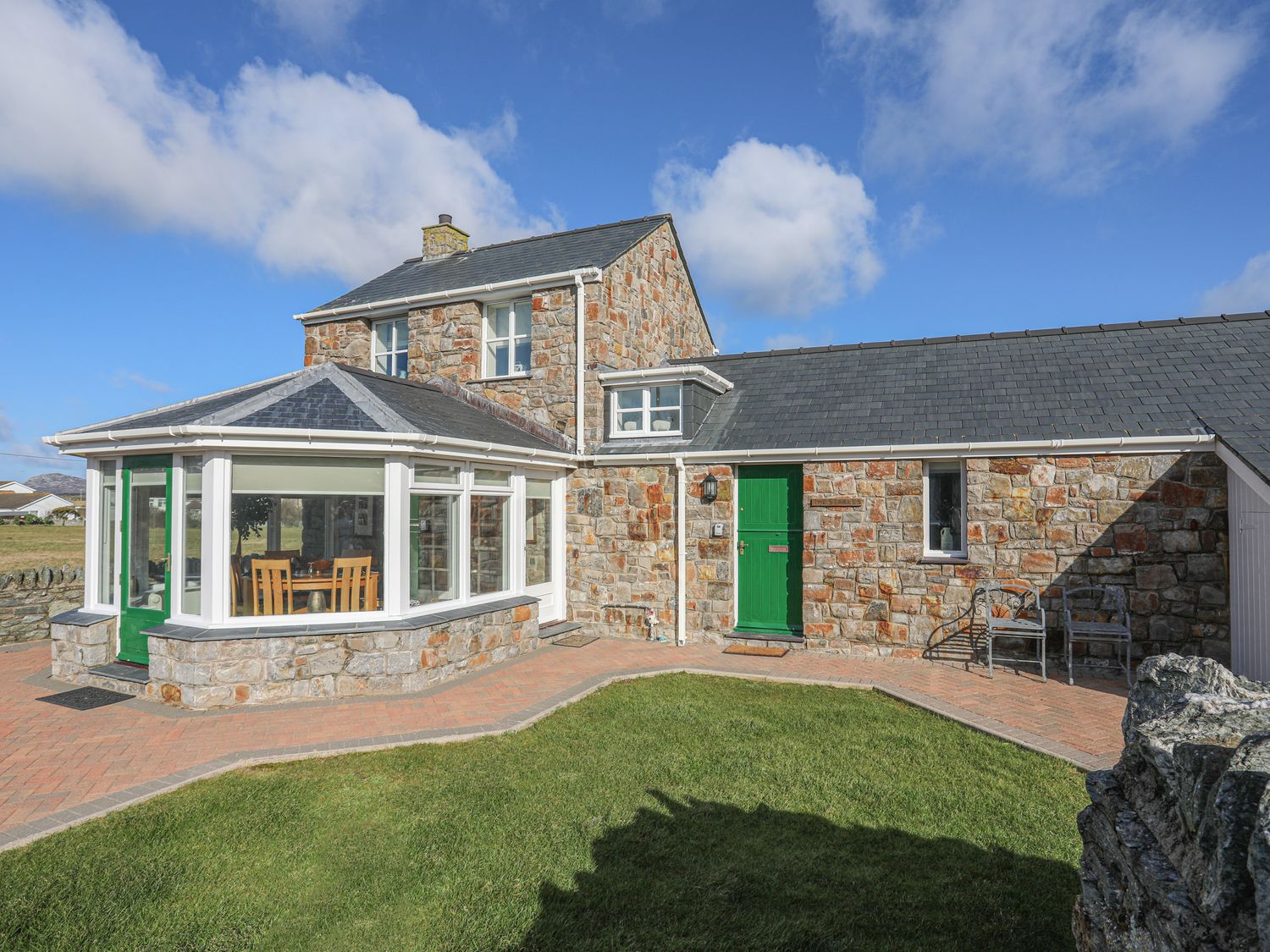 Tyn Towyn The Stables Trearddur Bay Self Catering Holiday Cottage
