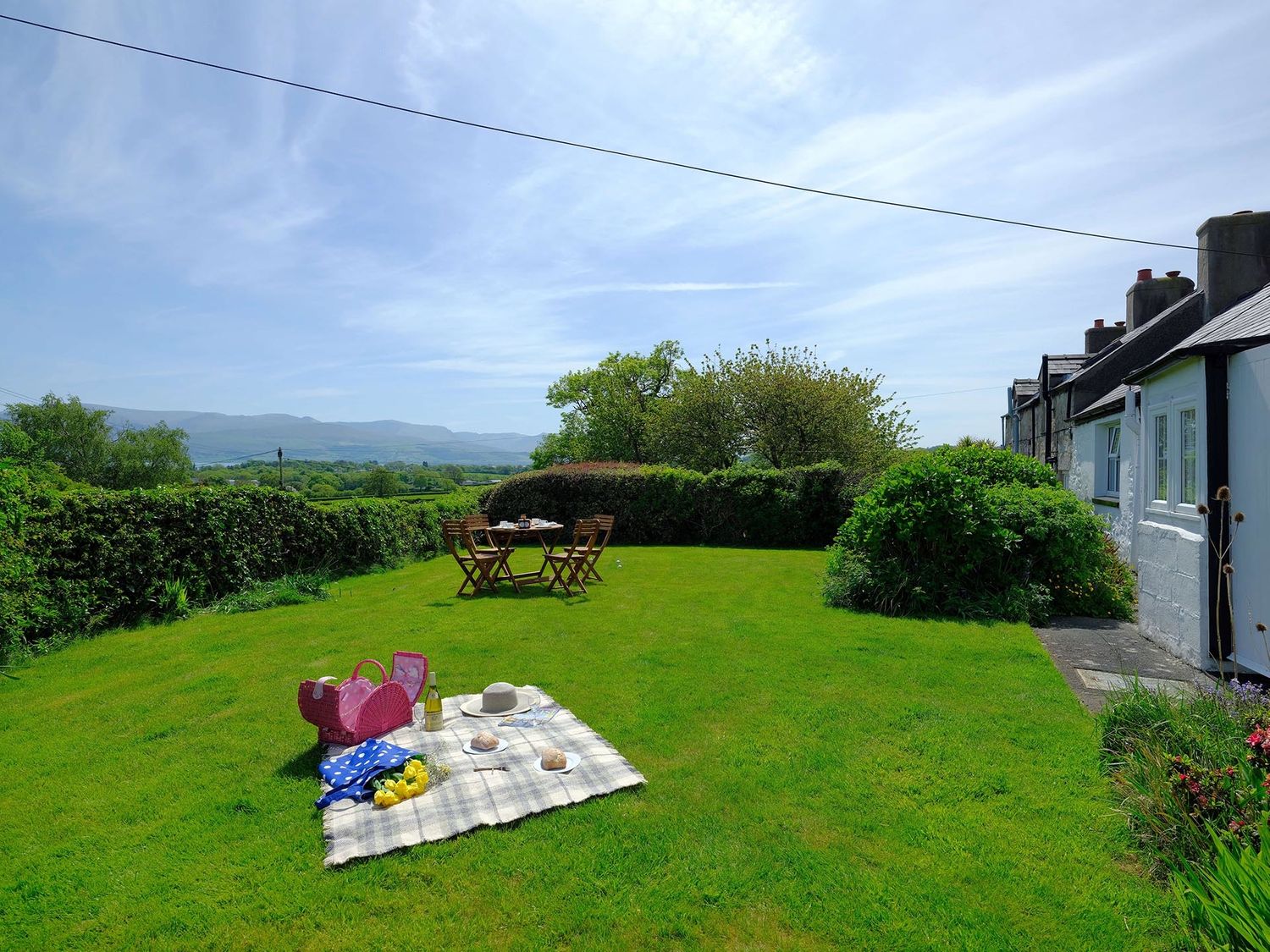 Ty Hir, Llangoed