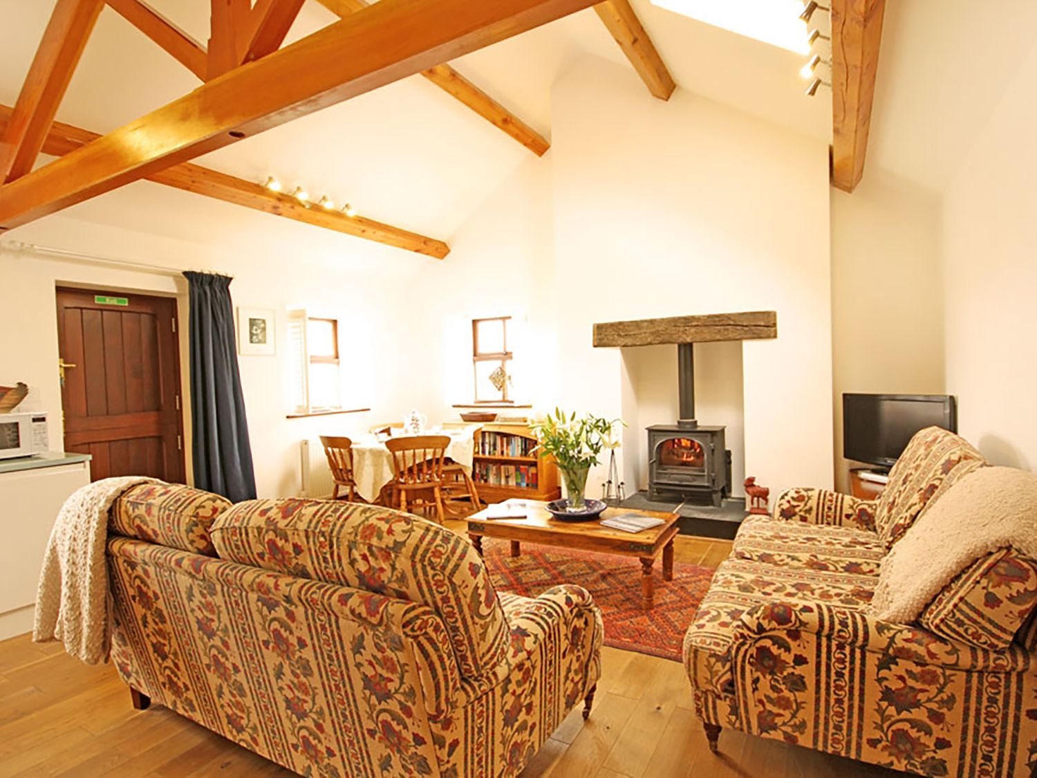 Y Beudy, Llanynghenedl