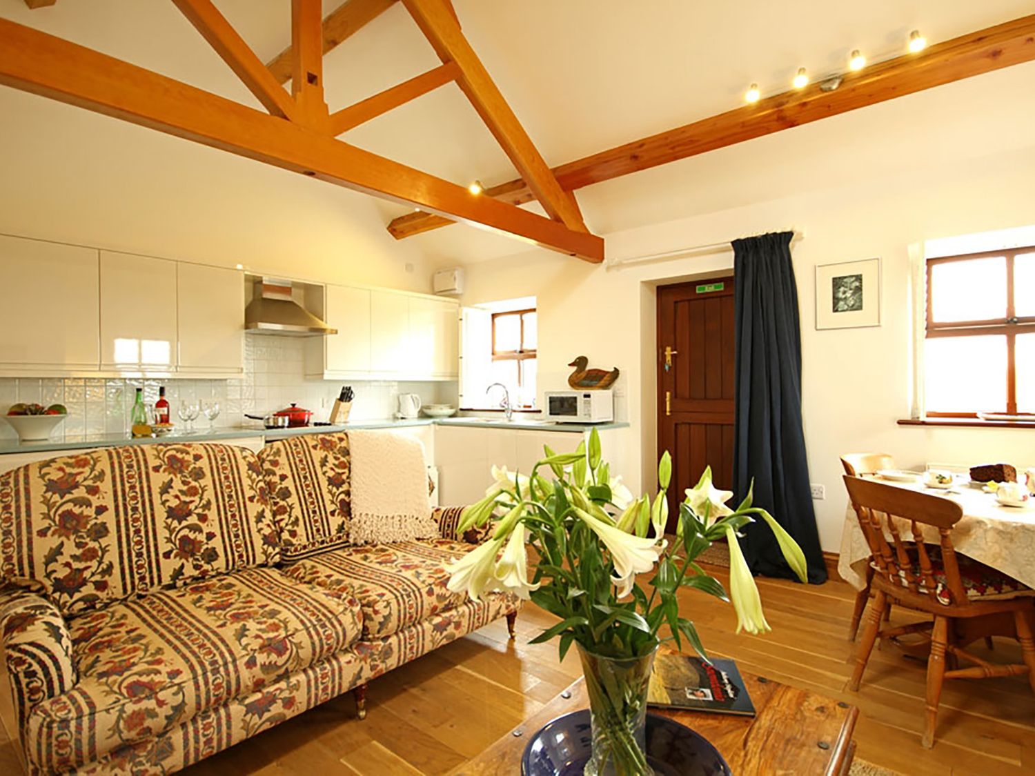 Y Beudy, Llanynghenedl