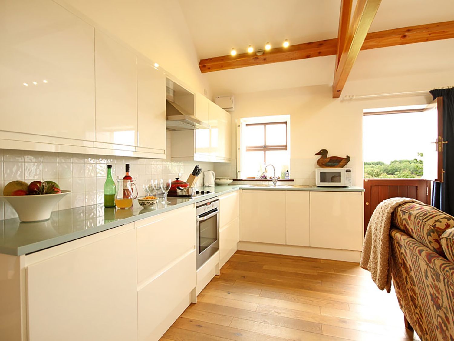 Y Beudy, Llanynghenedl