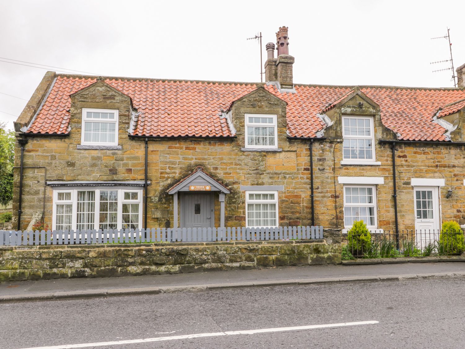 11A High Street Burniston ( Ref 1009858 ) Holiday cottage in Burniston near Scarborough - Accommodation sleeps 4 people