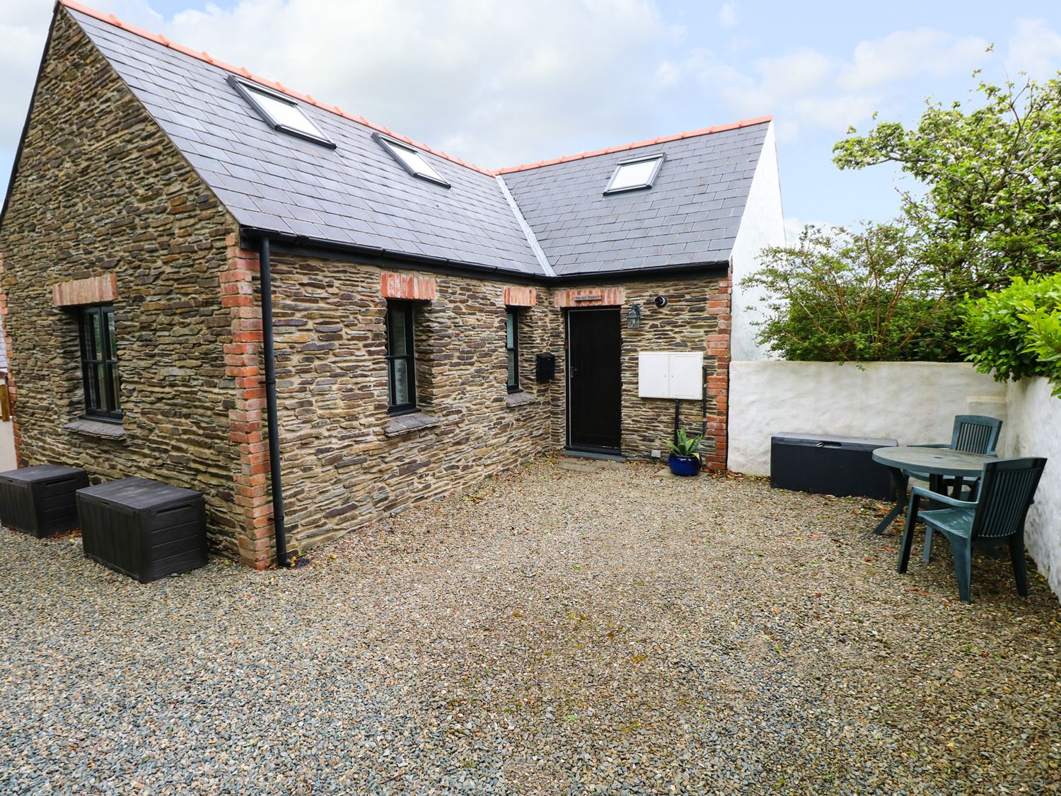 The Old Stables Fishguard Rafail Fawr Self Catering Holiday Cottage
