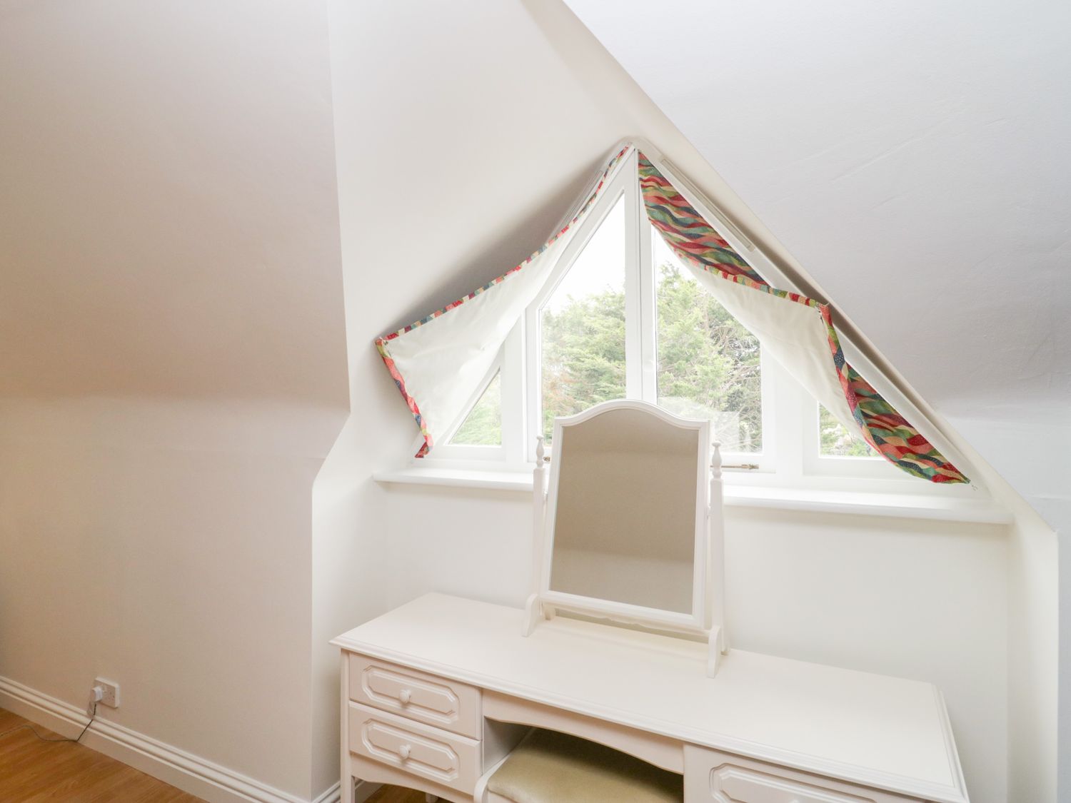Little House, Wellow