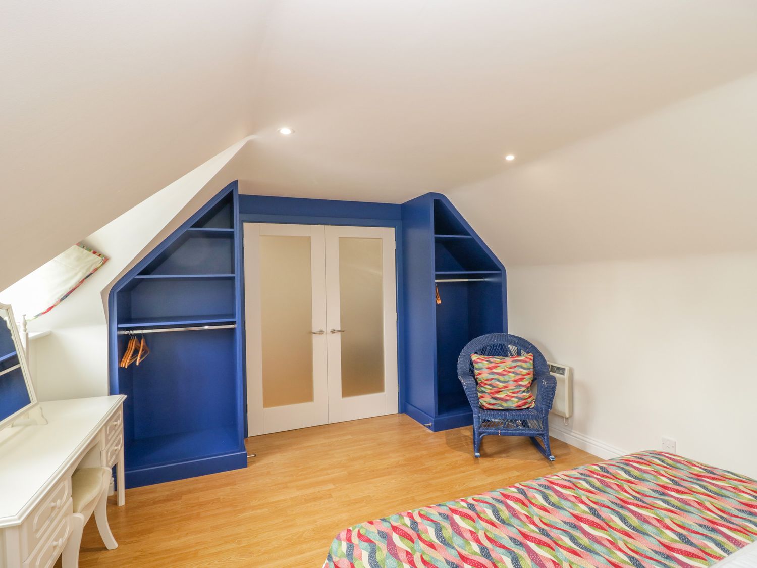 Little House, Wellow