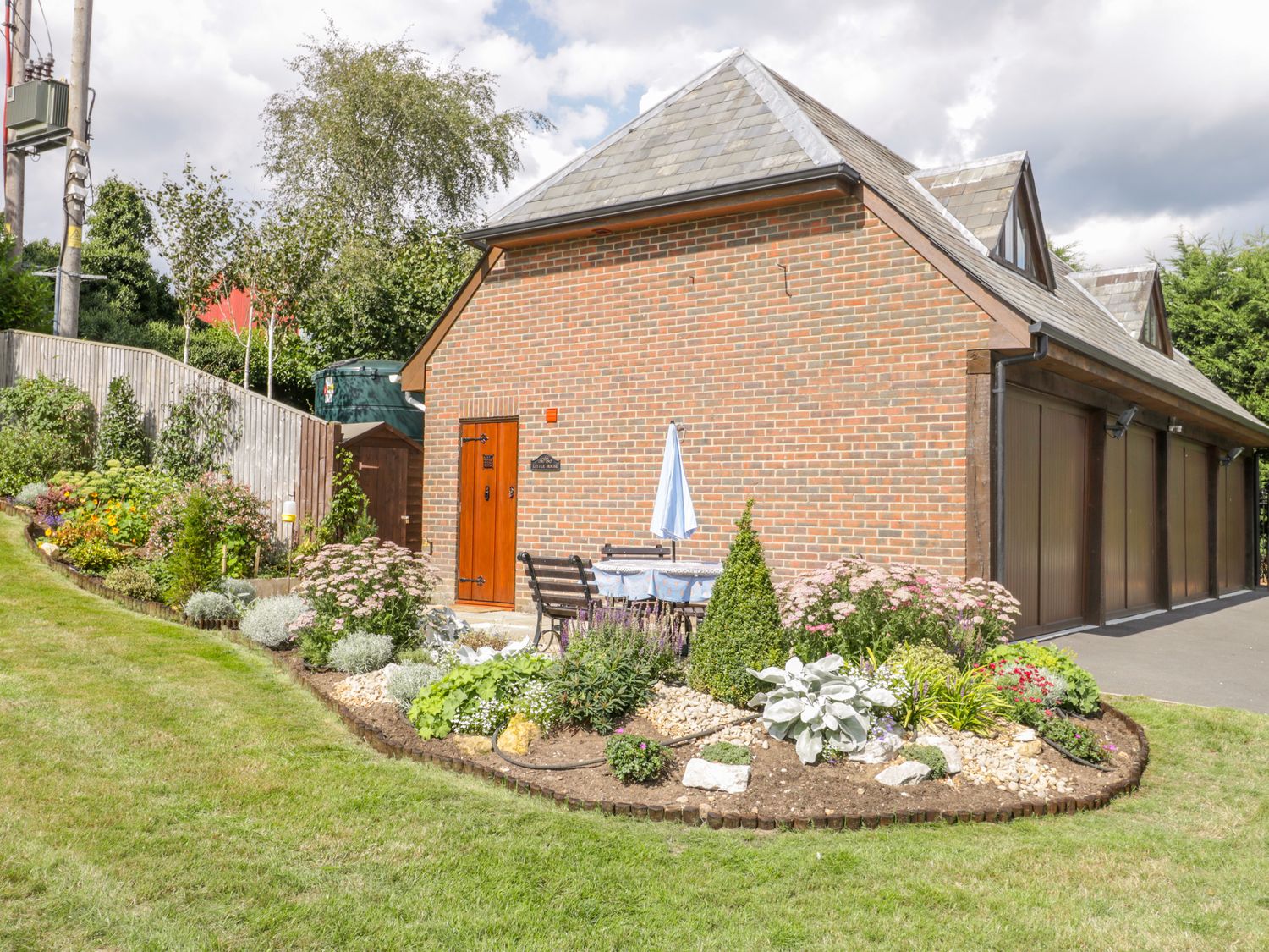 Little House, Wellow