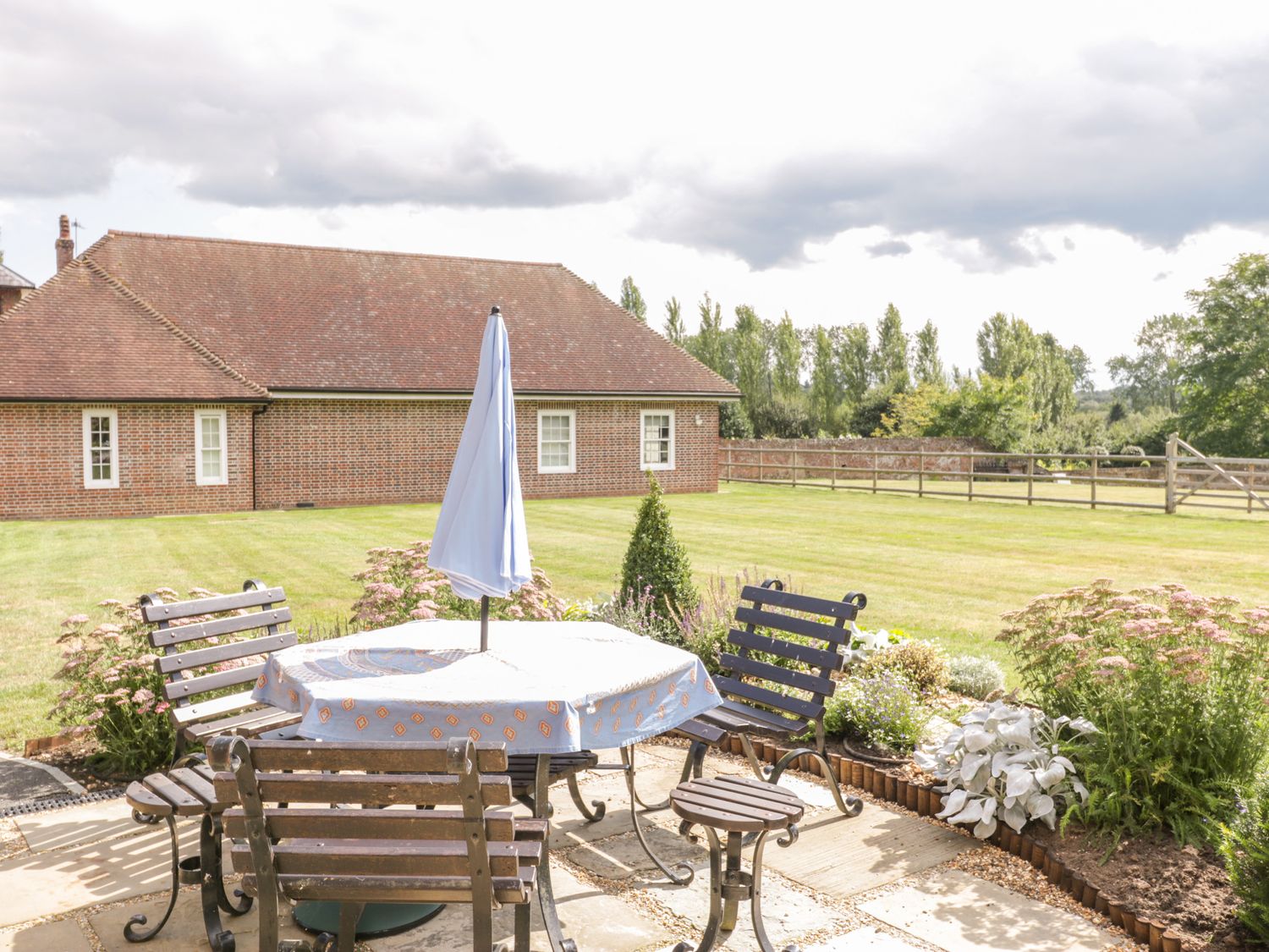 Little House, Wellow